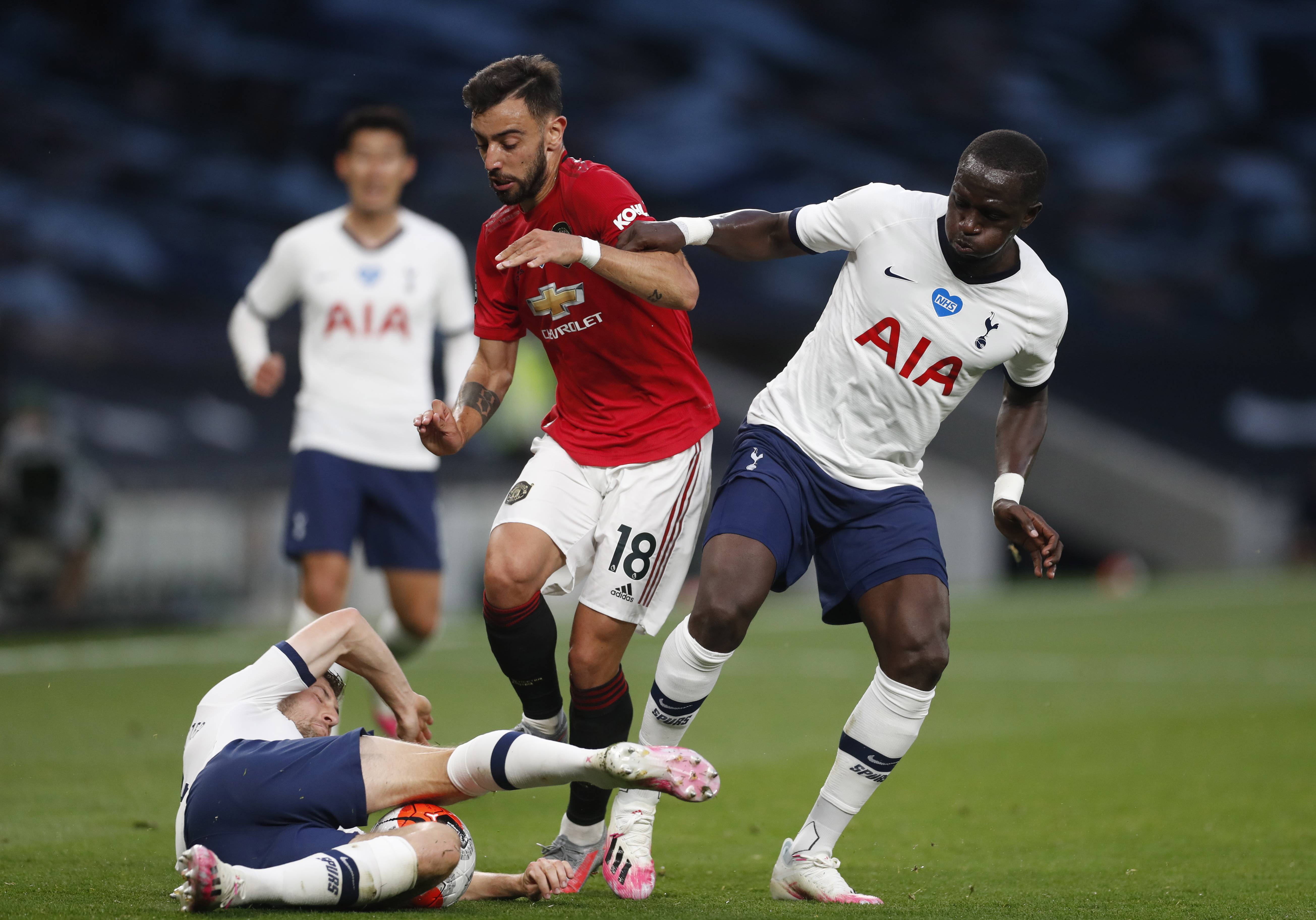 自己腾出突 自己腾出突